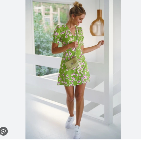 Faithful The Brand Urban Outfitters Laurel Apple Green Floral Mini Dress 4 Small - Picture 1 of 4